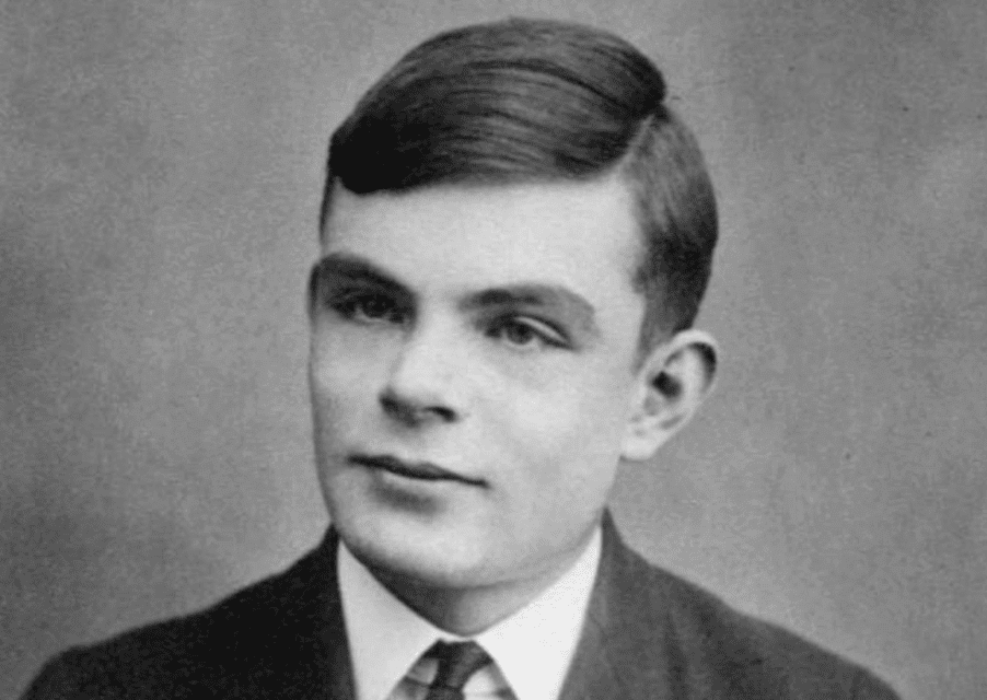 AI được định nghĩa đầu tiên bởi Alan Turing - nhà bác học người Anh 